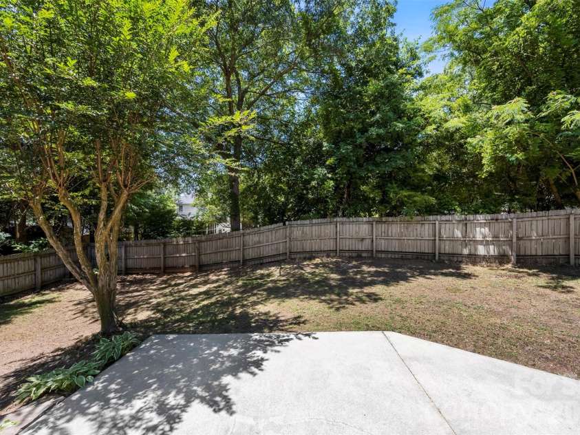 21012 Entrada Drive, Cornelius, NC 28031.  MLS# CAR4382641, YatesRealty ID 24611. 
