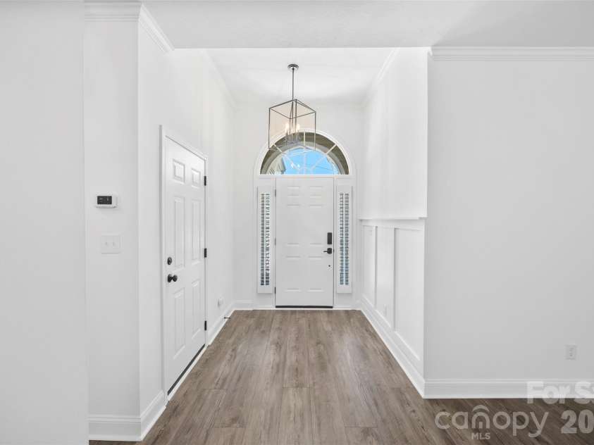 21012 Entrada Drive, Cornelius, NC 28031.  MLS# CAR4382641, YatesRealty ID 24611. Entry with a welcoming arched window and transom windows/plantation shutters and updated lighting. Beautiful flooring throughout.