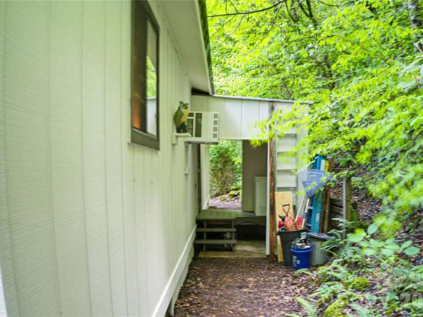 223 Little Cove Road, Sylva, NC 28779.  MLS# CAR4379078, YatesRealty ID 24613. 