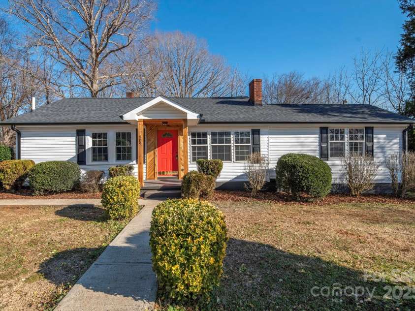509 Eastside Drive, Statesville, NC 28625.  MLS# CAR4267921, YatesRealty ID 24613. 