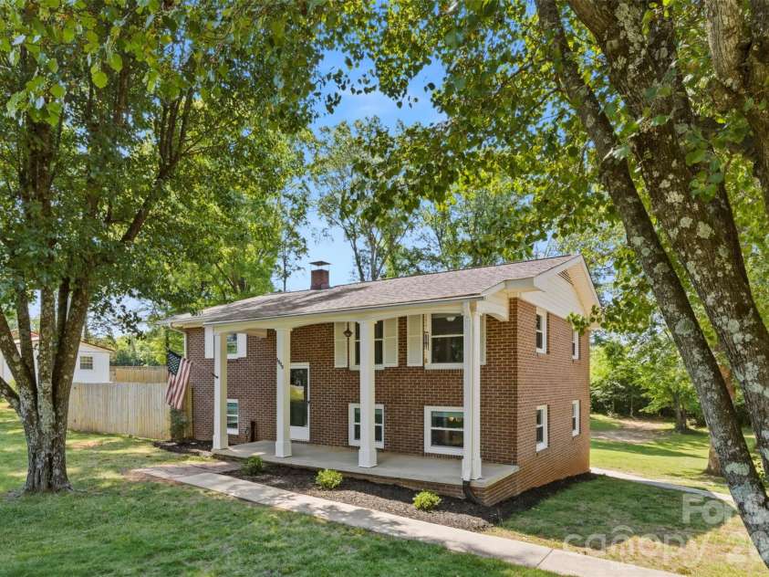3806 Amsbury Road, Concord, NC 28025.  MLS# CAR4385108, YatesRealty ID 24614. 