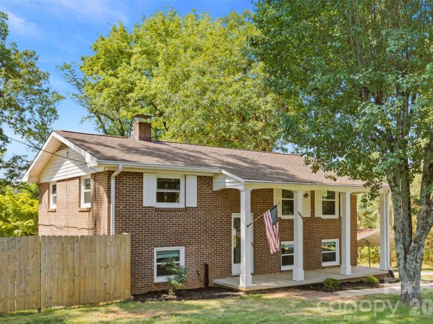 3806 Amsbury Road, Concord, NC 28025.  MLS# CAR4385108, YatesRealty ID 24614. 