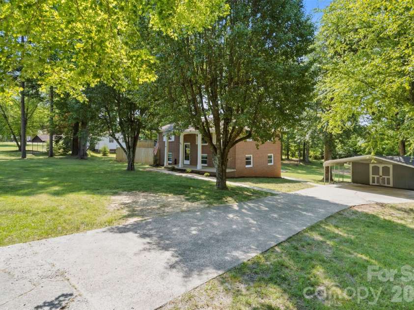 3806 Amsbury Road, Concord, NC 28025.  MLS# CAR4385108, YatesRealty ID 24614. 