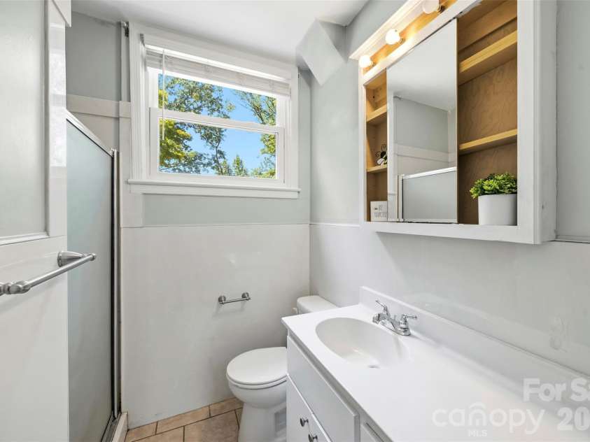 3806 Amsbury Road, Concord, NC 28025.  MLS# CAR4385108, YatesRealty ID 24614. Main level full bathroom