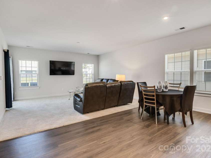 5112 Larewood Drive, Charlotte, NC 28215.  MLS# CAR4253213, YatesRealty ID 24615. 