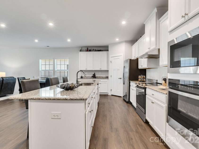 5112 Larewood Drive, Charlotte, NC 28215.  MLS# CAR4253213, YatesRealty ID 24615. 