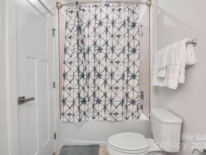 5112 Larewood Drive, Charlotte, NC 28215.  MLS# CAR4253213, YatesRealty ID 24615. 