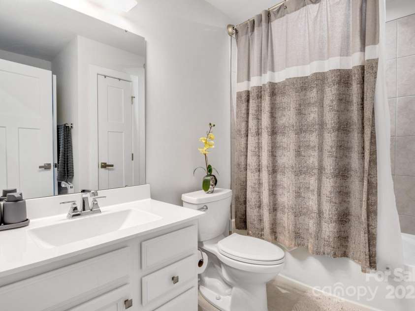 5112 Larewood Drive, Charlotte, NC 28215.  MLS# CAR4253213, YatesRealty ID 24615. 