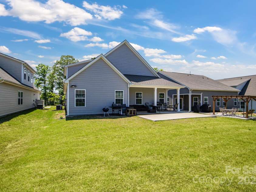 5112 Larewood Drive, Charlotte, NC 28215.  MLS# CAR4253213, YatesRealty ID 24615. 