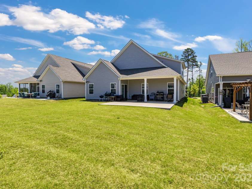 5112 Larewood Drive, Charlotte, NC 28215.  MLS# CAR4253213, YatesRealty ID 24615. 