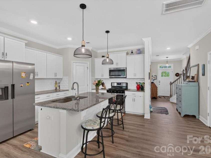 629 Cypress Glen Lane, Lake Wylie, SC 29710.  MLS# CAR4396476, YatesRealty ID 24615. Open kitchen