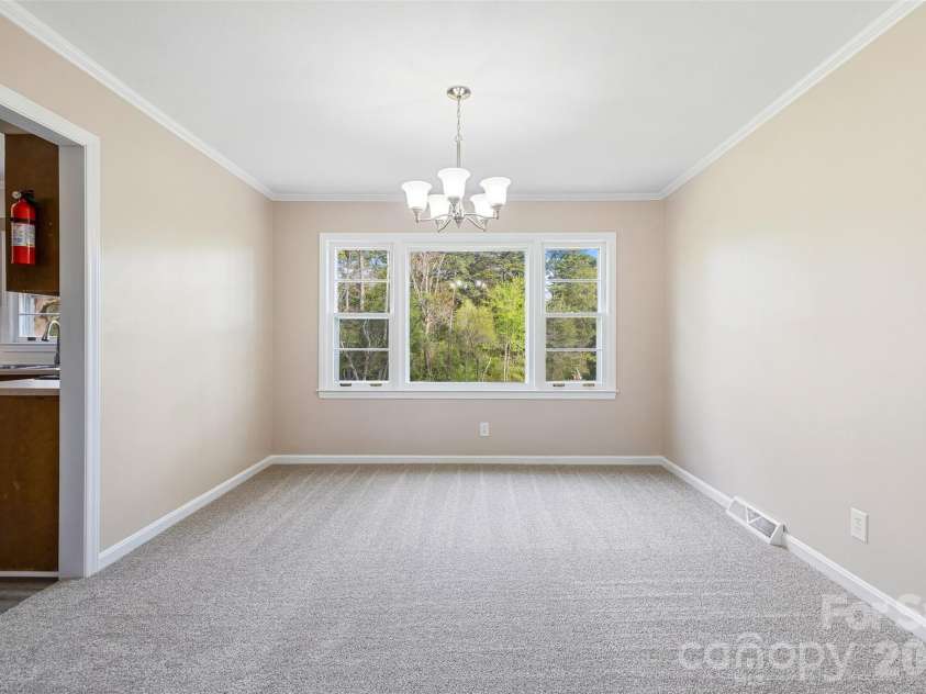 347 Red Fox Trail, Rock Hill, SC 29730.  MLS# CAR4363660, YatesRealty ID 24618. Dining area