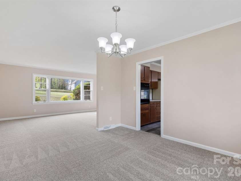 347 Red Fox Trail, Rock Hill, SC 29730.  MLS# CAR4363660, YatesRealty ID 24618. Dining area