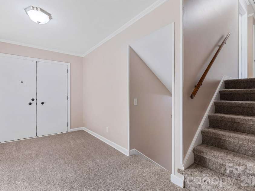 347 Red Fox Trail, Rock Hill, SC 29730.  MLS# CAR4363660, YatesRealty ID 24618. Entry