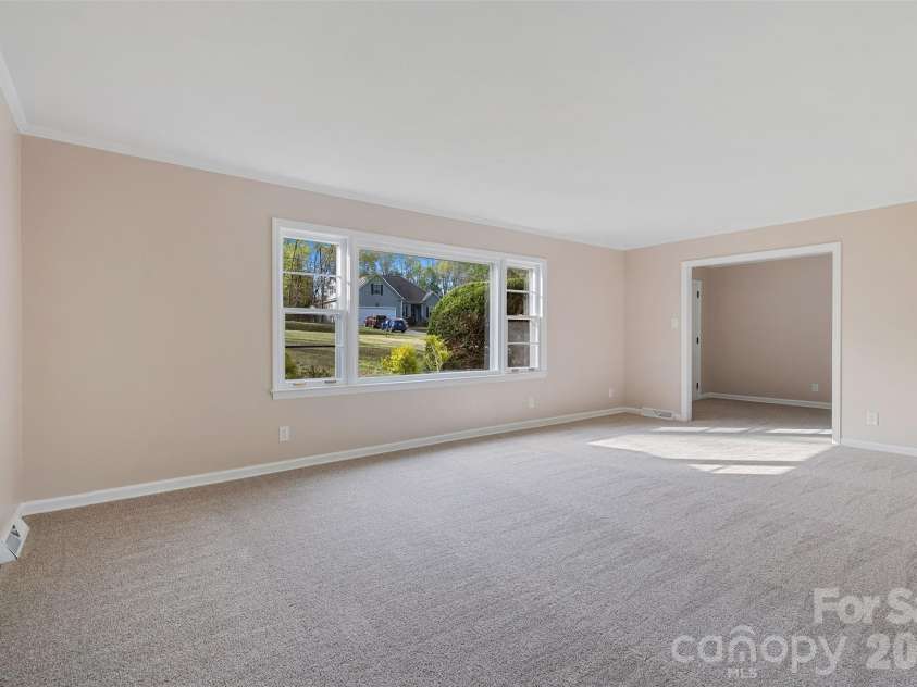 347 Red Fox Trail, Rock Hill, SC 29730.  MLS# CAR4363660, YatesRealty ID 24618. Living room