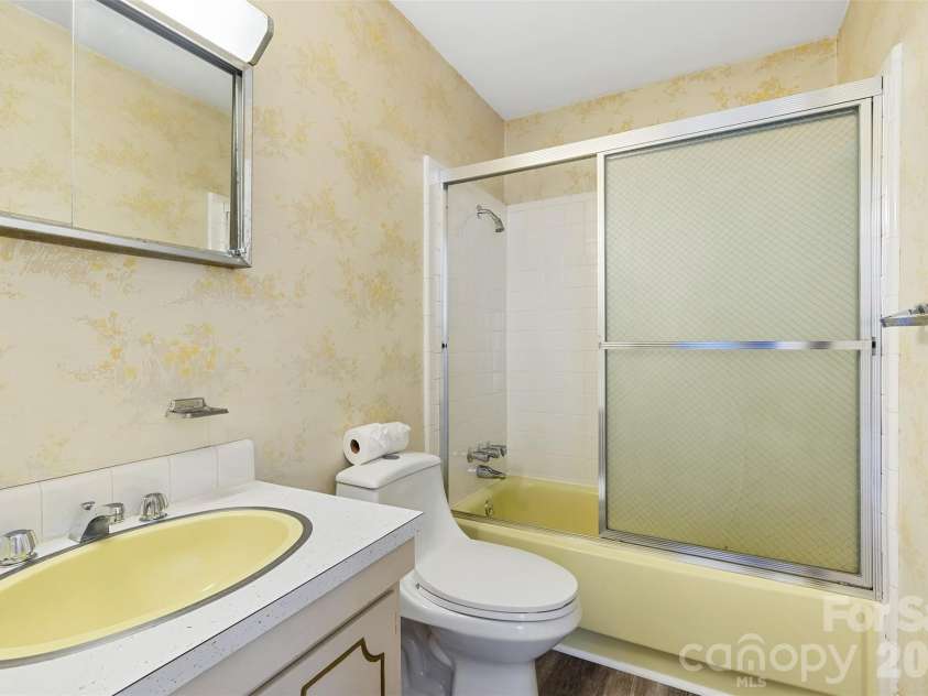347 Red Fox Trail, Rock Hill, SC 29730.  MLS# CAR4363660, YatesRealty ID 24618. Lower level full bath