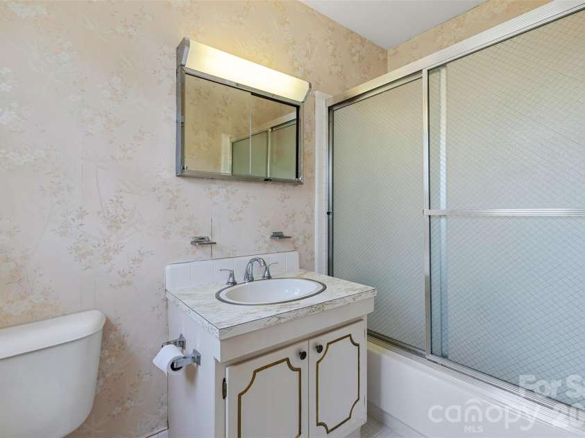 347 Red Fox Trail, Rock Hill, SC 29730.  MLS# CAR4363660, YatesRealty ID 24618. Primary Bathroom