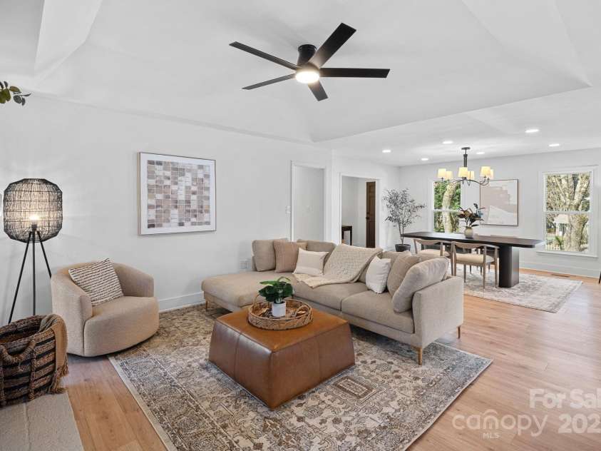 9027 Twin Trail Drive, Huntersville, NC 28078.  MLS# CAR4198608, YatesRealty ID 2462. Living Room