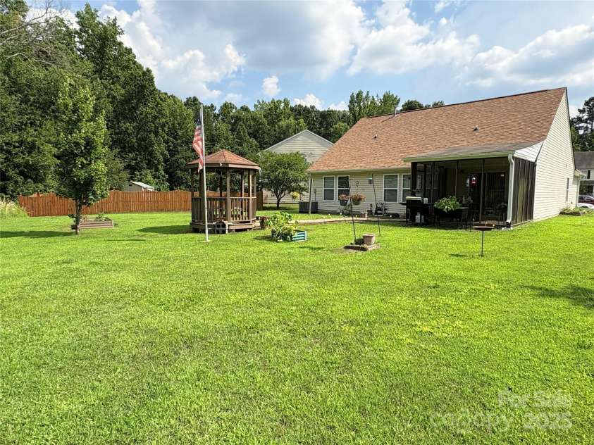 1412 Cold Creek Place, Huntersville, NC 28078.  MLS# CAR4275542, YatesRealty ID 24620. 