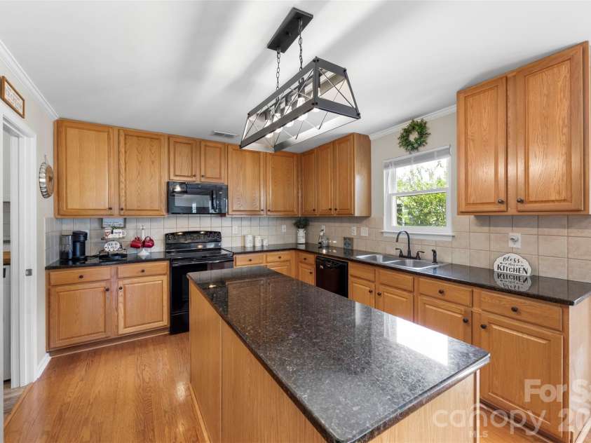 191 Pleasant Grove Lane, Mooresville, NC 28115.  MLS# CAR4384473, YatesRealty ID 24620. 