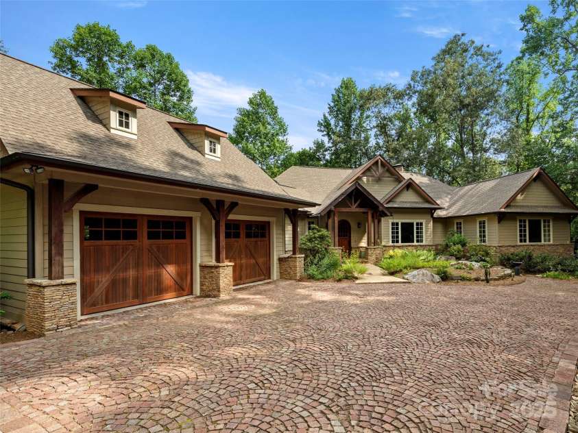 672 Walnut Valley Parkway, Arden, NC 28704.  MLS# CAR4278642, YatesRealty ID 24621. 