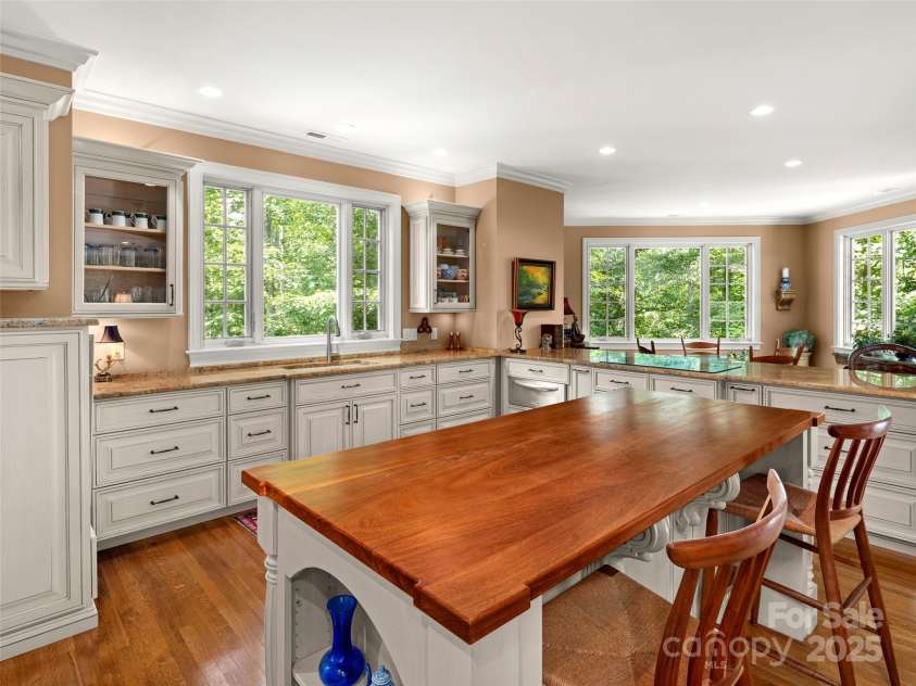 672 Walnut Valley Parkway, Arden, NC 28704.  MLS# CAR4278642, YatesRealty ID 24621. 