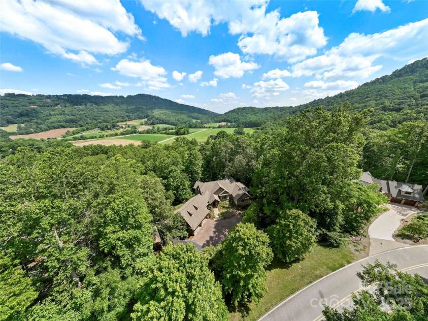 672 Walnut Valley Parkway, Arden, NC 28704.  MLS# CAR4278642, YatesRealty ID 24621. 