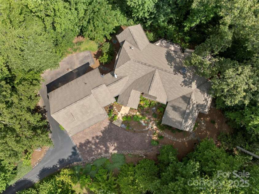 672 Walnut Valley Parkway, Arden, NC 28704.  MLS# CAR4278642, YatesRealty ID 24621. 