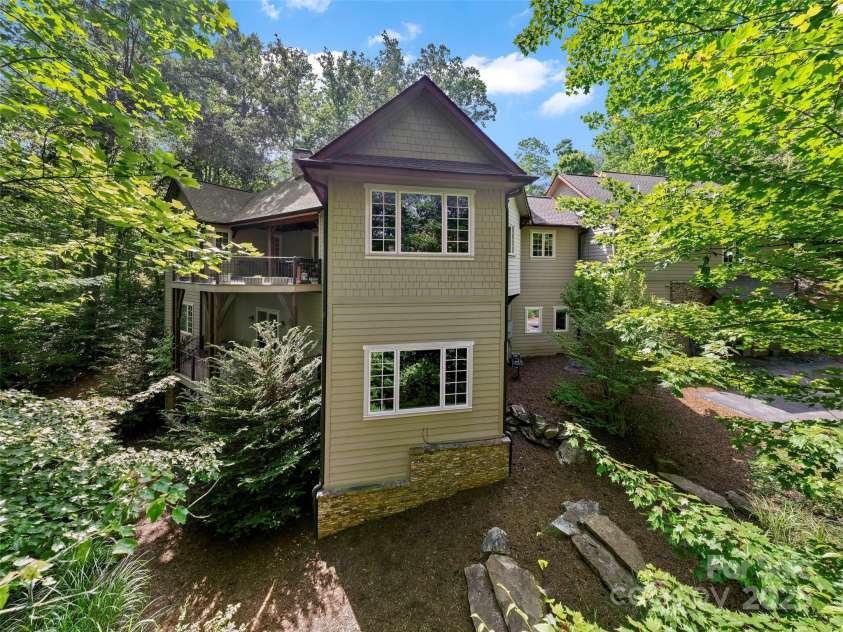 672 Walnut Valley Parkway, Arden, NC 28704.  MLS# CAR4278642, YatesRealty ID 24621. 