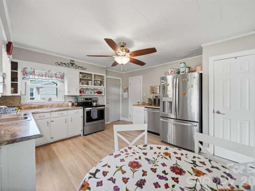 122 SETTLEMYRE Road, Morganton, NC 28655.  MLS# CAR4382008, YatesRealty ID 24622. 