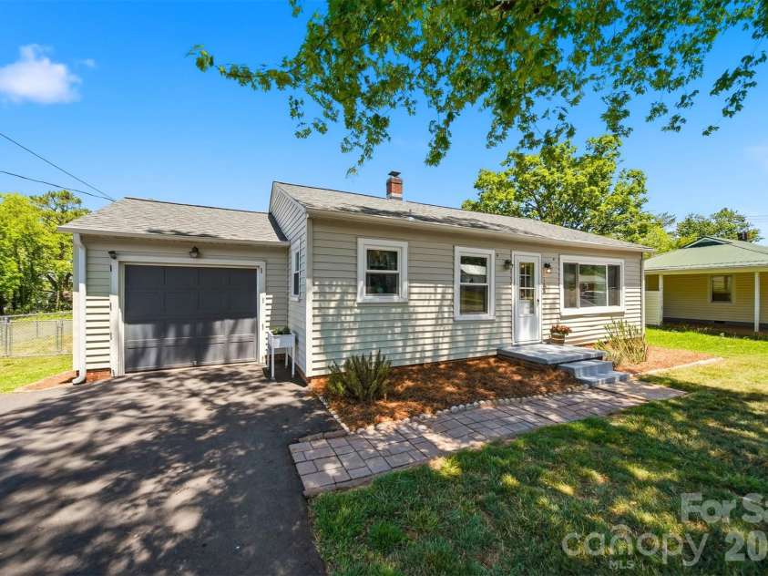122 SETTLEMYRE Road, Morganton, NC 28655.  MLS# CAR4382008, YatesRealty ID 24622. 