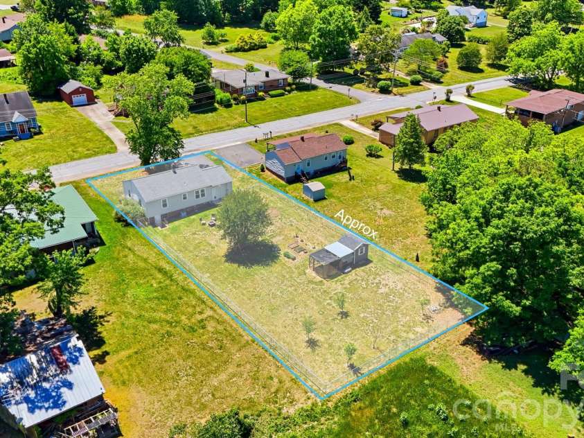 122 SETTLEMYRE Road, Morganton, NC 28655.  MLS# CAR4382008, YatesRealty ID 24622. 