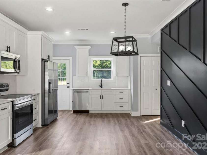 405 Broad Street, Salisbury, NC 28144.  MLS# CAR4276400, YatesRealty ID 24622. 