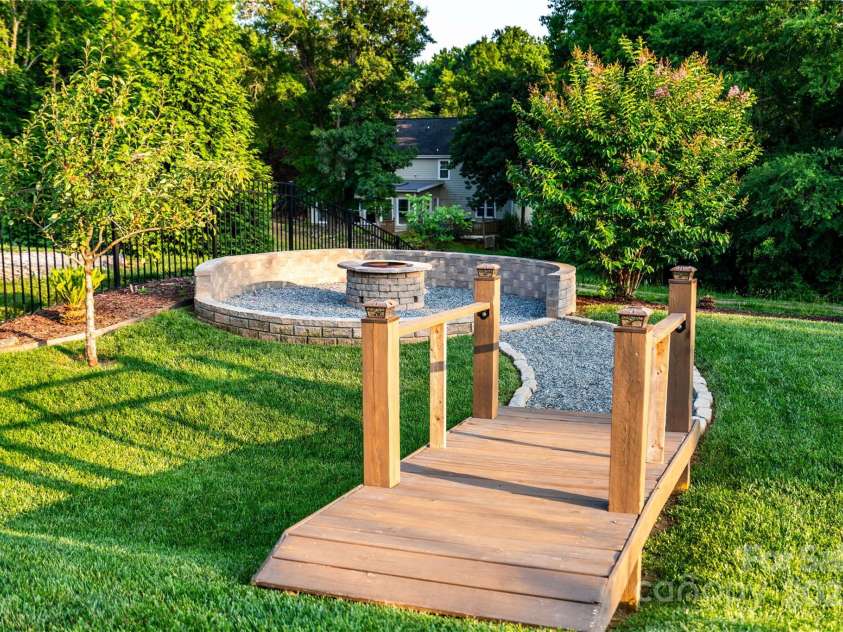 159 Holly Ridge Drive, Mooresville, NC 28115.  MLS# CAR4266521, YatesRealty ID 24623. 