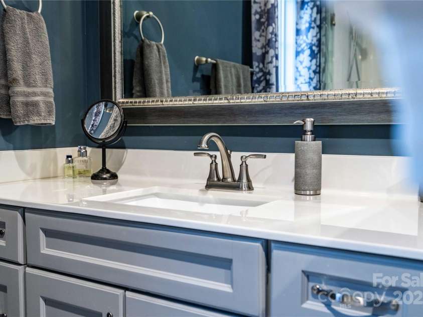 159 Holly Ridge Drive, Mooresville, NC 28115.  MLS# CAR4266521, YatesRealty ID 24623. Beautiful fixtures