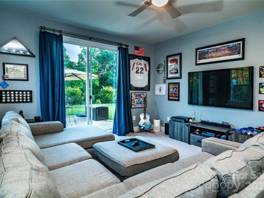 159 Holly Ridge Drive, Mooresville, NC 28115.  MLS# CAR4266521, YatesRealty ID 24623. Guest full bath on main