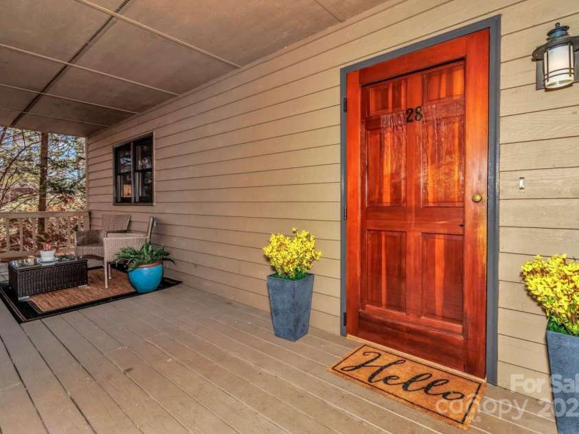 28 Independence Boulevard, Asheville, NC 28805.  MLS# CAR4269781, YatesRealty ID 24624. 