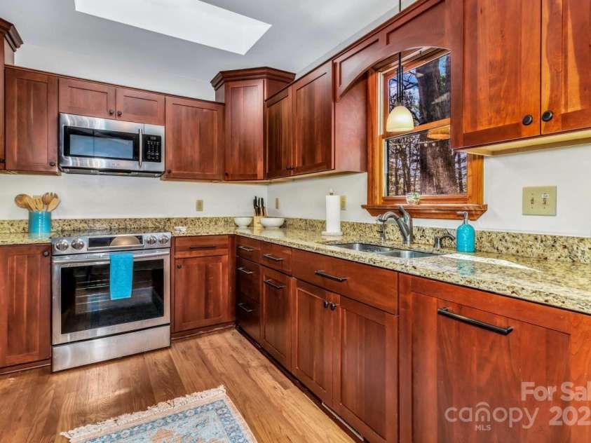 28 Independence Boulevard, Asheville, NC 28805.  MLS# CAR4269781, YatesRealty ID 24624. 