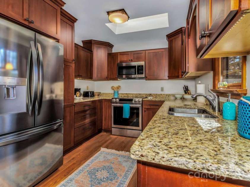 28 Independence Boulevard, Asheville, NC 28805.  MLS# CAR4269781, YatesRealty ID 24624. 