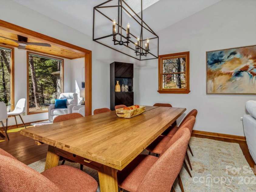 28 Independence Boulevard, Asheville, NC 28805.  MLS# CAR4269781, YatesRealty ID 24624. 