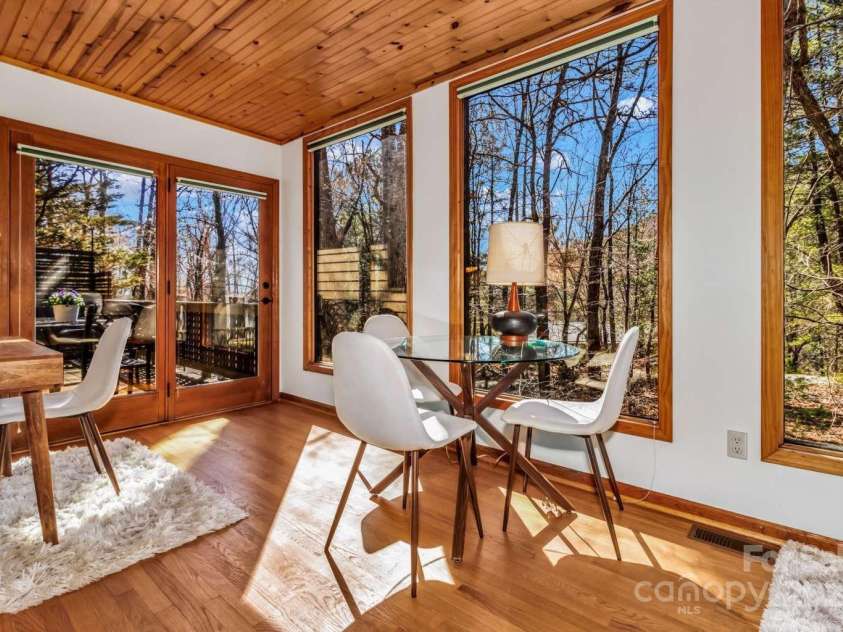 28 Independence Boulevard, Asheville, NC 28805.  MLS# CAR4269781, YatesRealty ID 24624. 