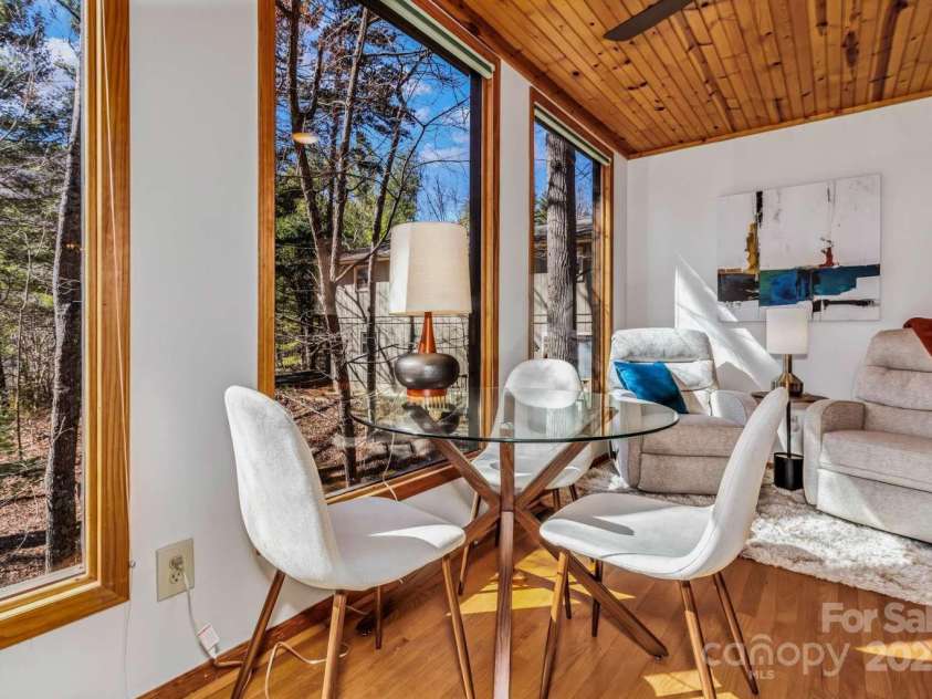 28 Independence Boulevard, Asheville, NC 28805.  MLS# CAR4269781, YatesRealty ID 24624. 