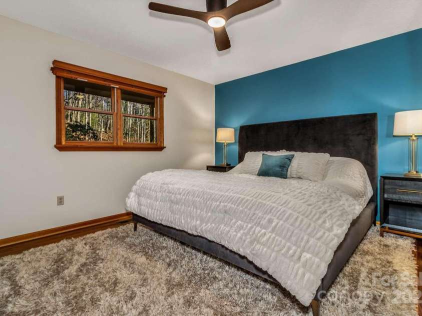 28 Independence Boulevard, Asheville, NC 28805.  MLS# CAR4269781, YatesRealty ID 24624. 