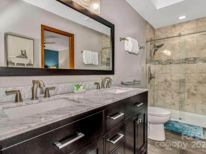 28 Independence Boulevard, Asheville, NC 28805.  MLS# CAR4269781, YatesRealty ID 24624. 