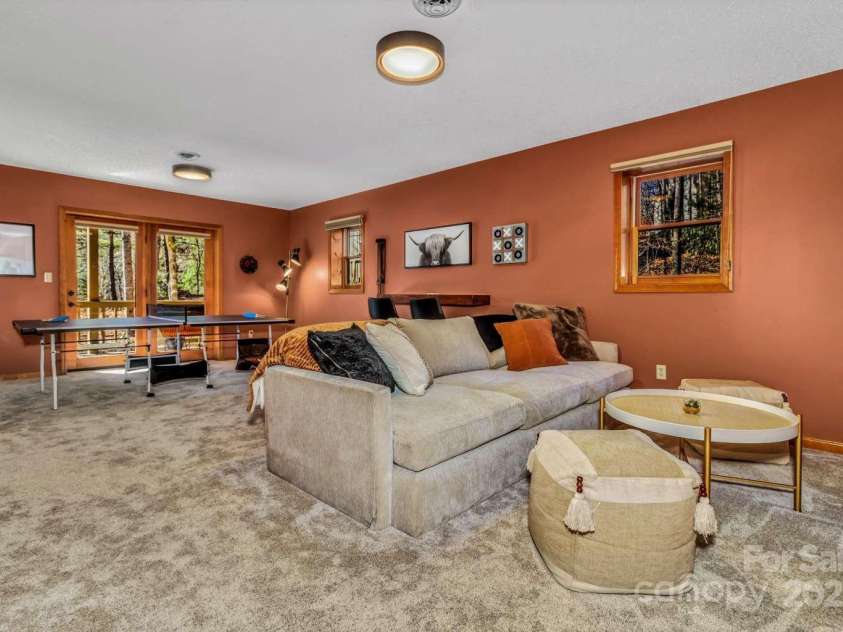 28 Independence Boulevard, Asheville, NC 28805.  MLS# CAR4269781, YatesRealty ID 24624. 