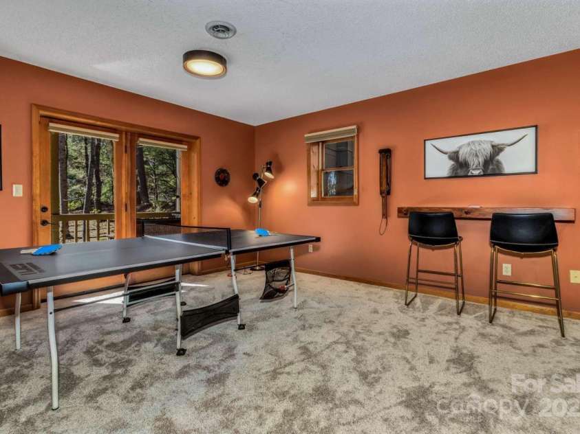 28 Independence Boulevard, Asheville, NC 28805.  MLS# CAR4269781, YatesRealty ID 24624. 