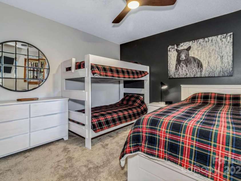 28 Independence Boulevard, Asheville, NC 28805.  MLS# CAR4269781, YatesRealty ID 24624. 