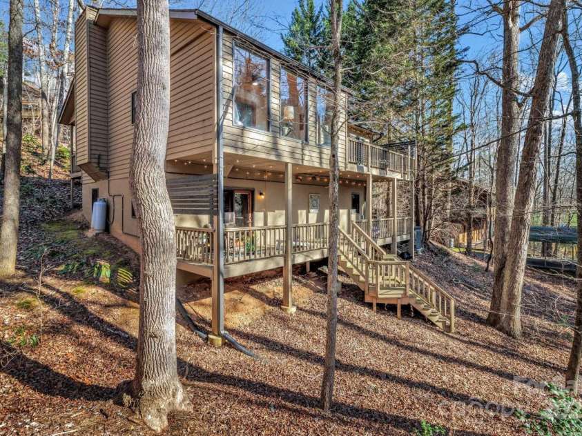 28 Independence Boulevard, Asheville, NC 28805.  MLS# CAR4269781, YatesRealty ID 24624. 