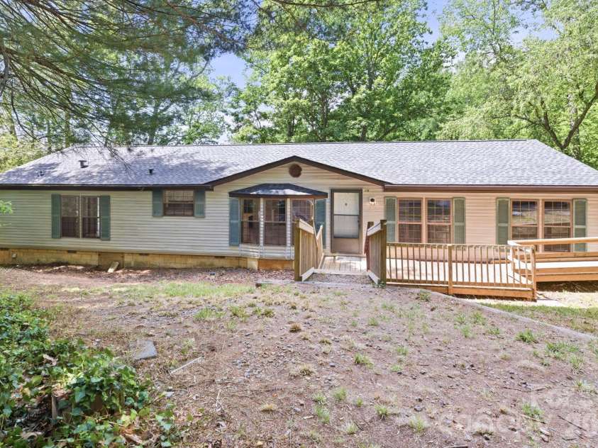 154 Ridgedale Road, Candler, NC 28715.  MLS# CAR4384340, YatesRealty ID 24626. 