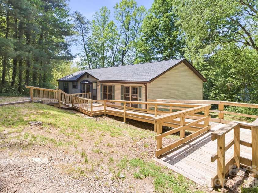 154 Ridgedale Road, Candler, NC 28715.  MLS# CAR4384340, YatesRealty ID 24626. 